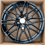 Разноширокие диски 22 дюйма 818 М на BMW X5 G05 и X6 G06